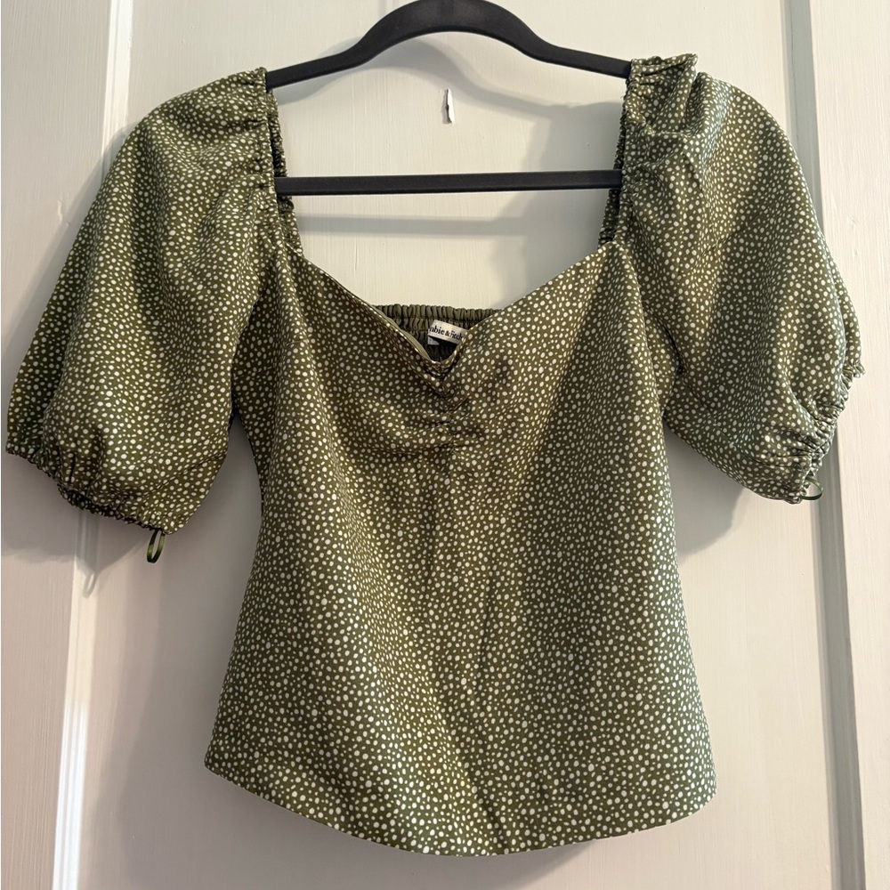 NWT Abercrombie and Fitch Puff Sleeve Top | Green and White